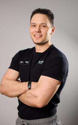 Инструктор тренажерного зала Петрученко Николай