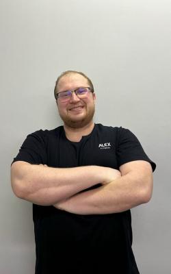 Инструктор групповых программ Медведев  Юрий